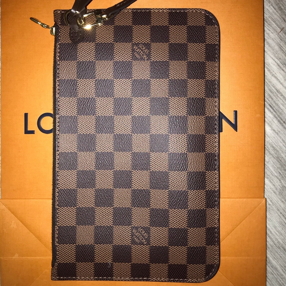 LOUIS VUITTON POCHETTE - Picture 1 of 3